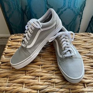 Vans Old Skool Low Top Sneakers Gray and White Men’s Sz 10